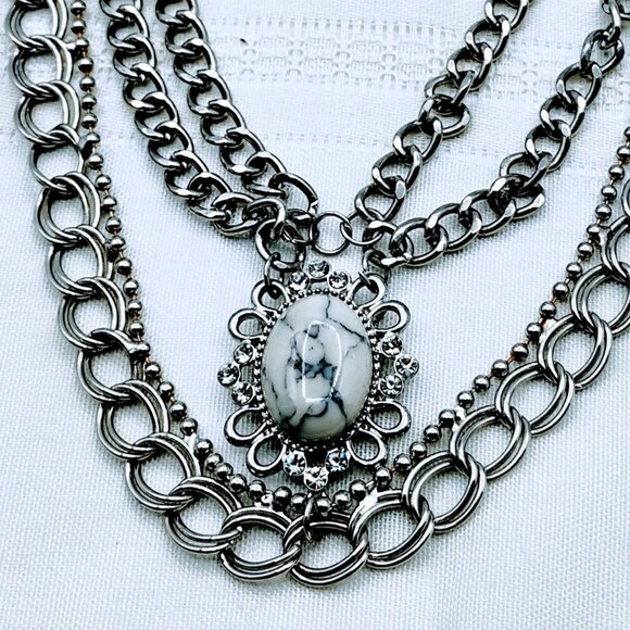 Statement necklace with howlite stone 13" multi layer costume jewelry - Picture 4 of 10